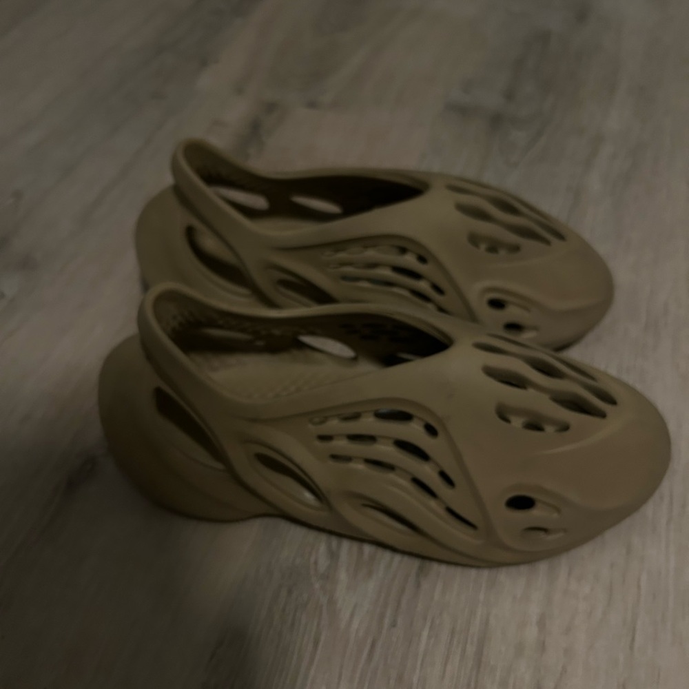 Yeezy Tan Foam Runners
